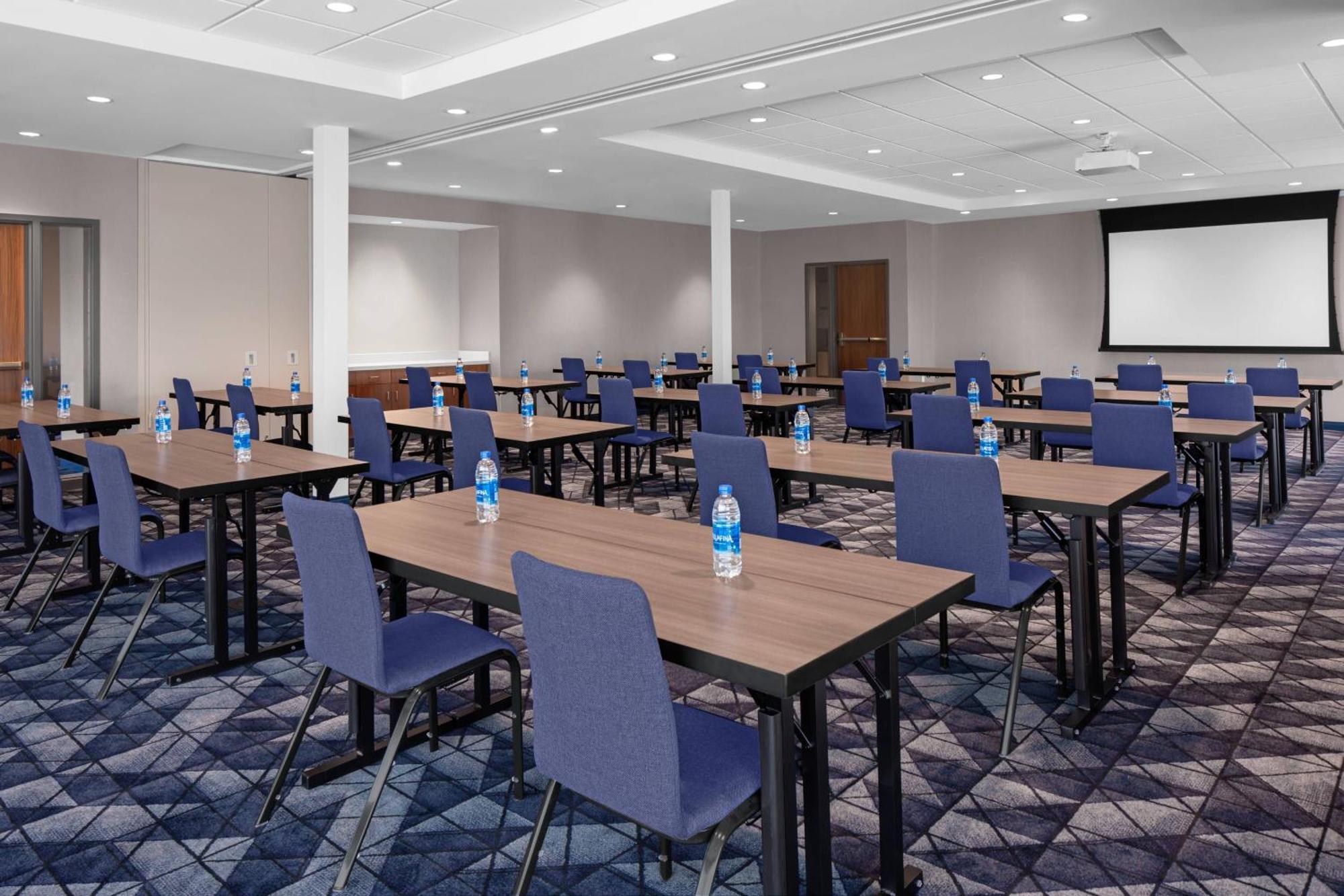 Courtyard By Marriott Lansing Downtown Hotel Bagian luar foto