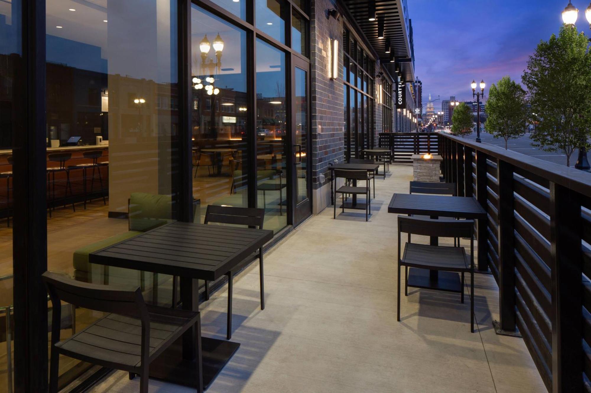 Courtyard By Marriott Lansing Downtown Hotel Bagian luar foto