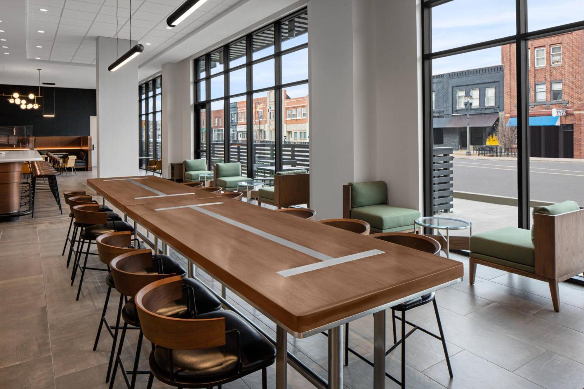 Courtyard By Marriott Lansing Downtown Hotel Bagian luar foto