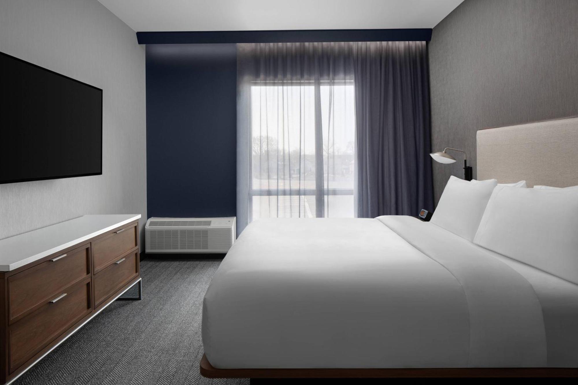 Courtyard By Marriott Lansing Downtown Hotel Bagian luar foto