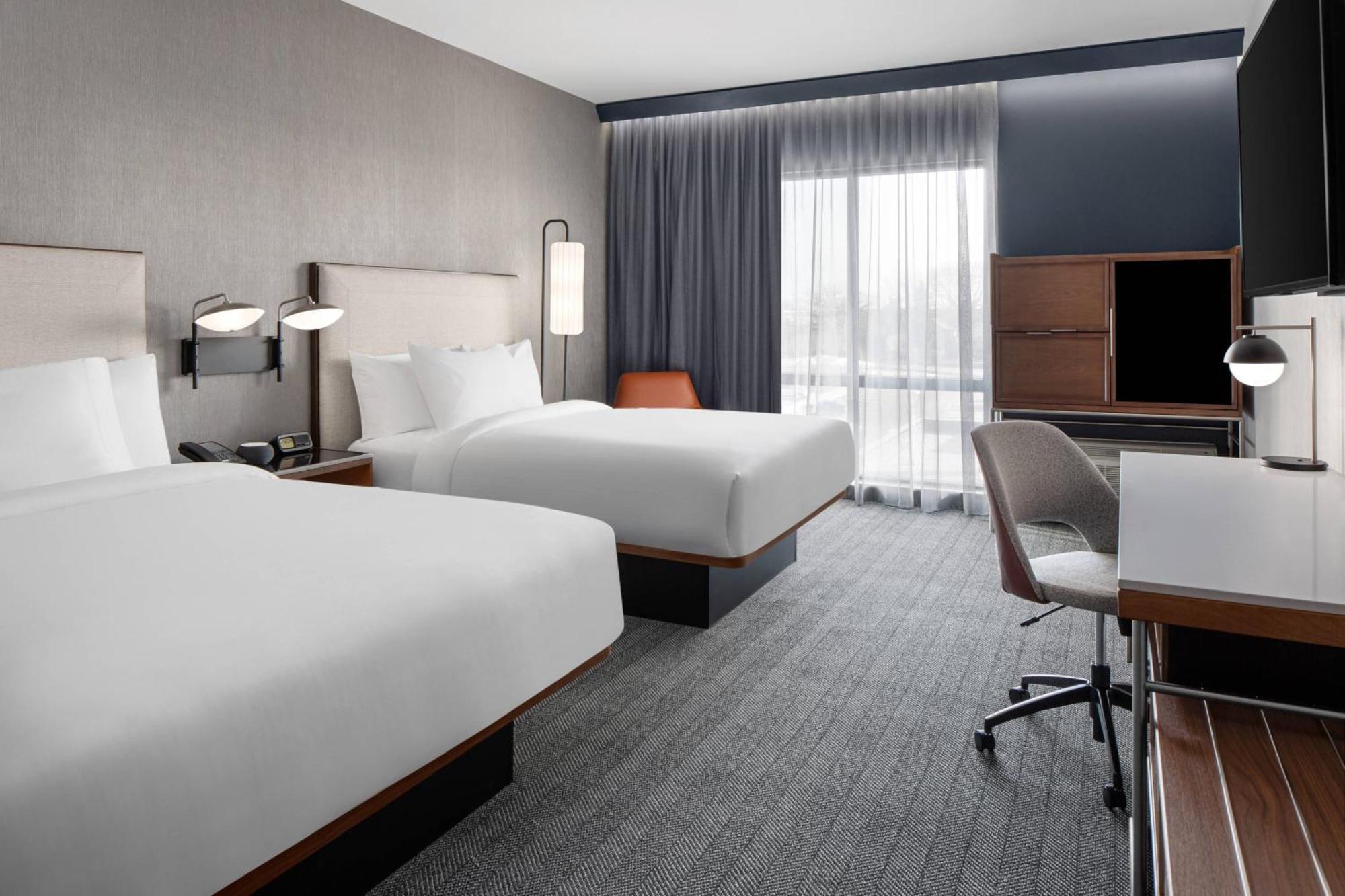 Courtyard By Marriott Lansing Downtown Hotel Bagian luar foto