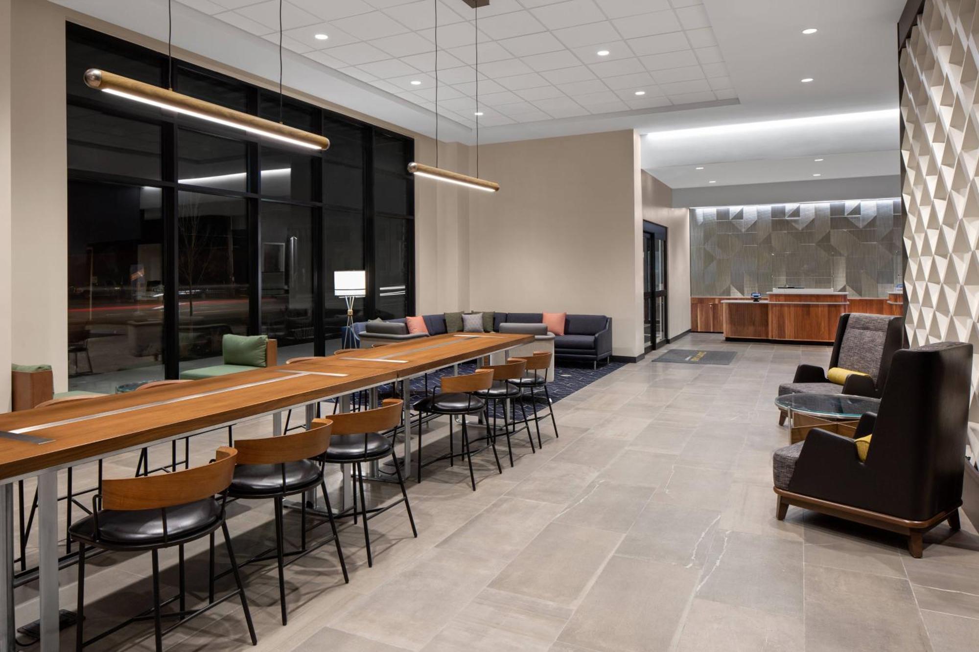 Courtyard By Marriott Lansing Downtown Hotel Bagian luar foto